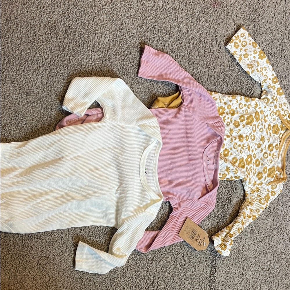Chick pea baby girl Set of Three Long Sleeve Baby Onesies Size 3-6 months NWT